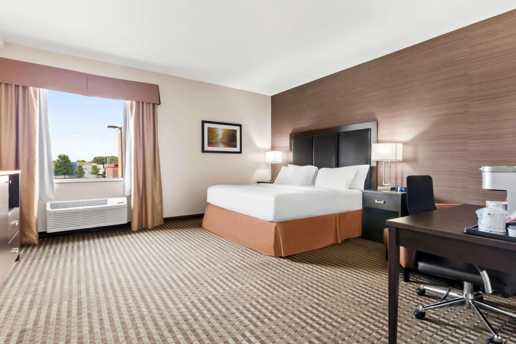 Best Western Plus Fergus Hotel Bagian luar foto