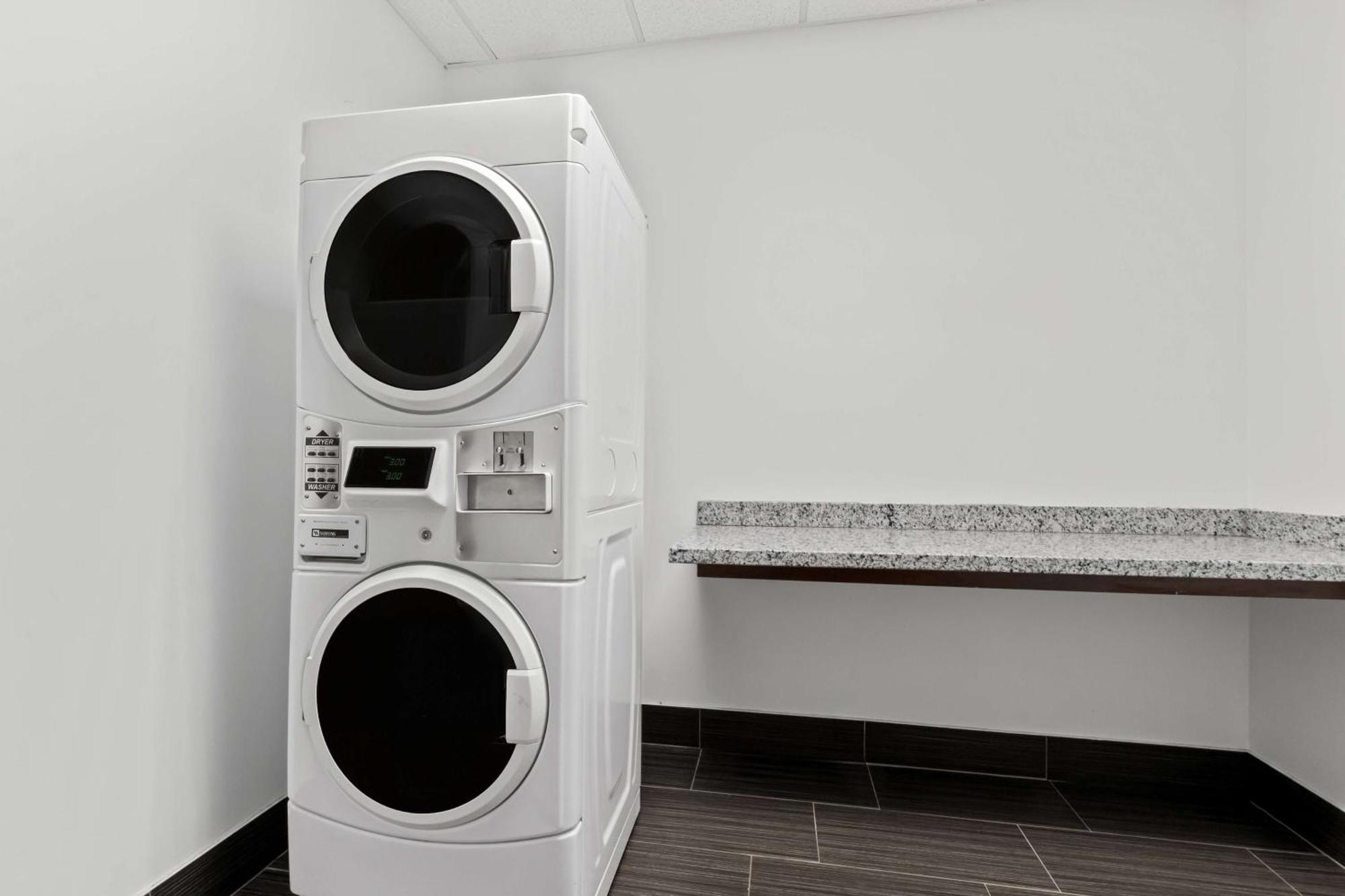 Best Western Plus Fergus Hotel Bagian luar foto
