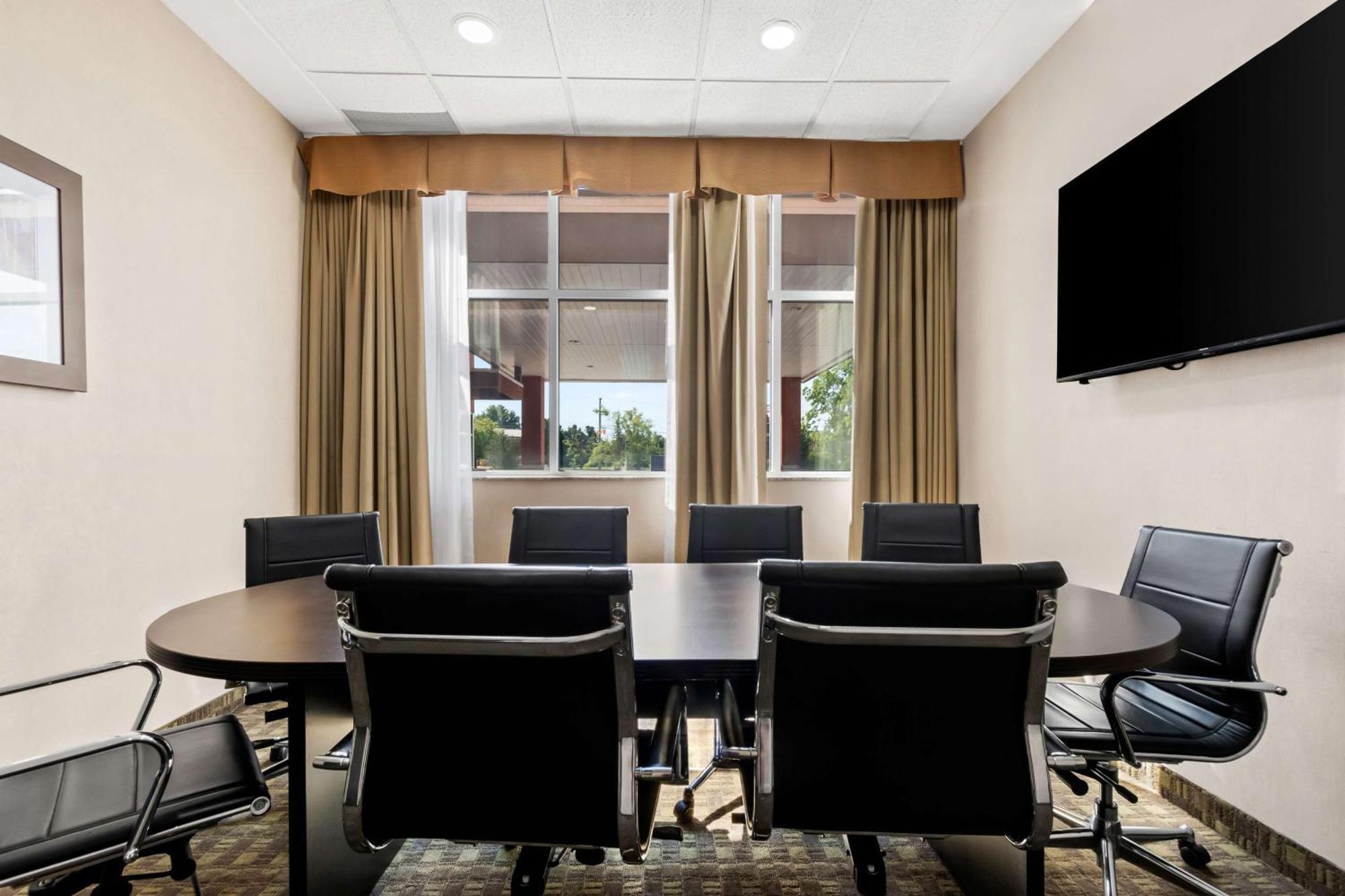 Best Western Plus Fergus Hotel Bagian luar foto