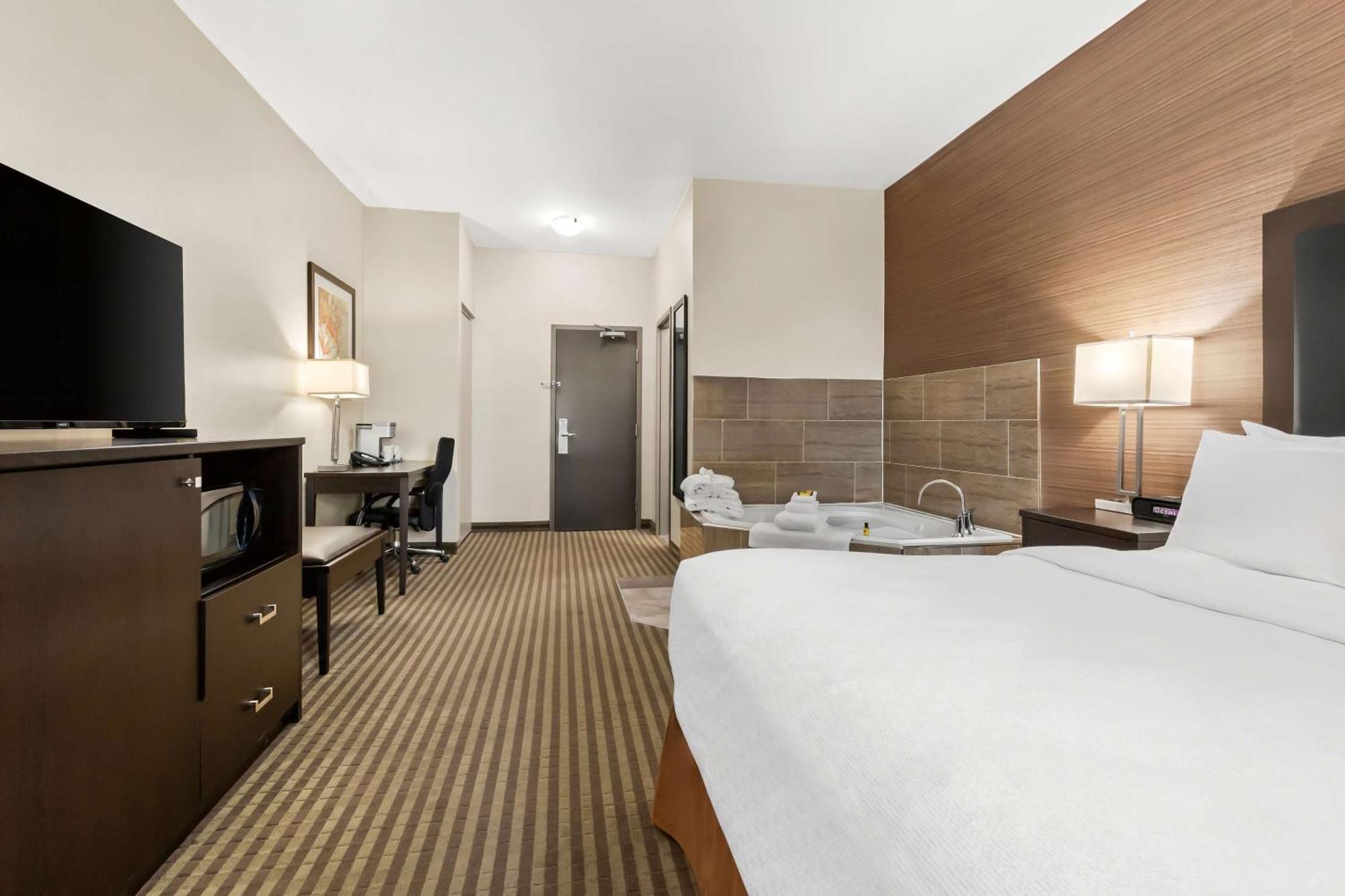 Best Western Plus Fergus Hotel Bagian luar foto