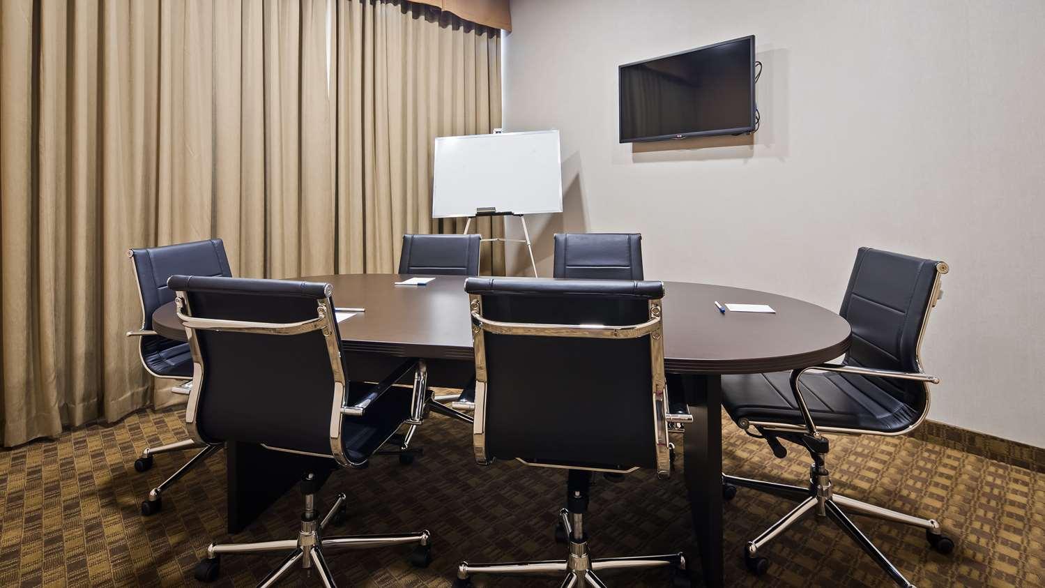 Best Western Plus Fergus Hotel Bagian luar foto